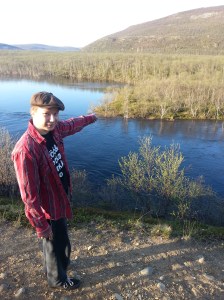 Det var på denne odden ved Utsjokielva Jari Litmanen ble observert mens han fisket.